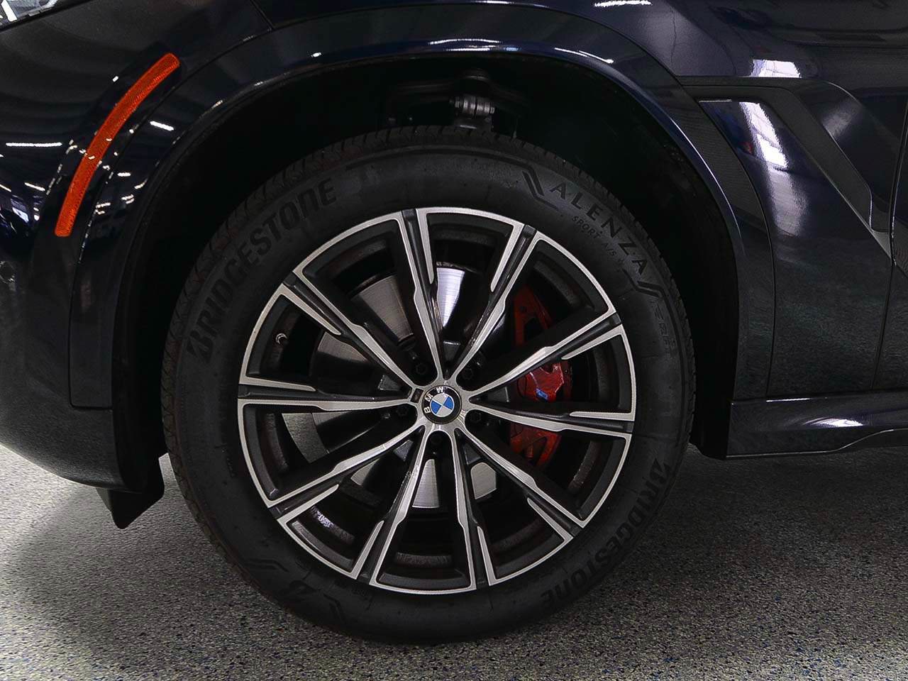 Certified 2025 BMW X6 xDrive40i w/ Premium Package AWD/4WD image 5