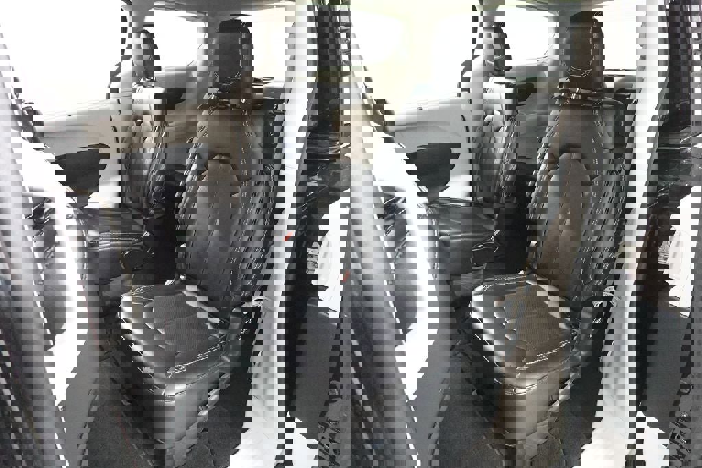 Used 2023 Chrysler Pacifica Touring-L image 24