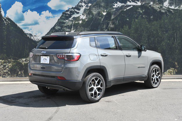 Used 2024 Jeep Compass Limited AWD/4WD image 3