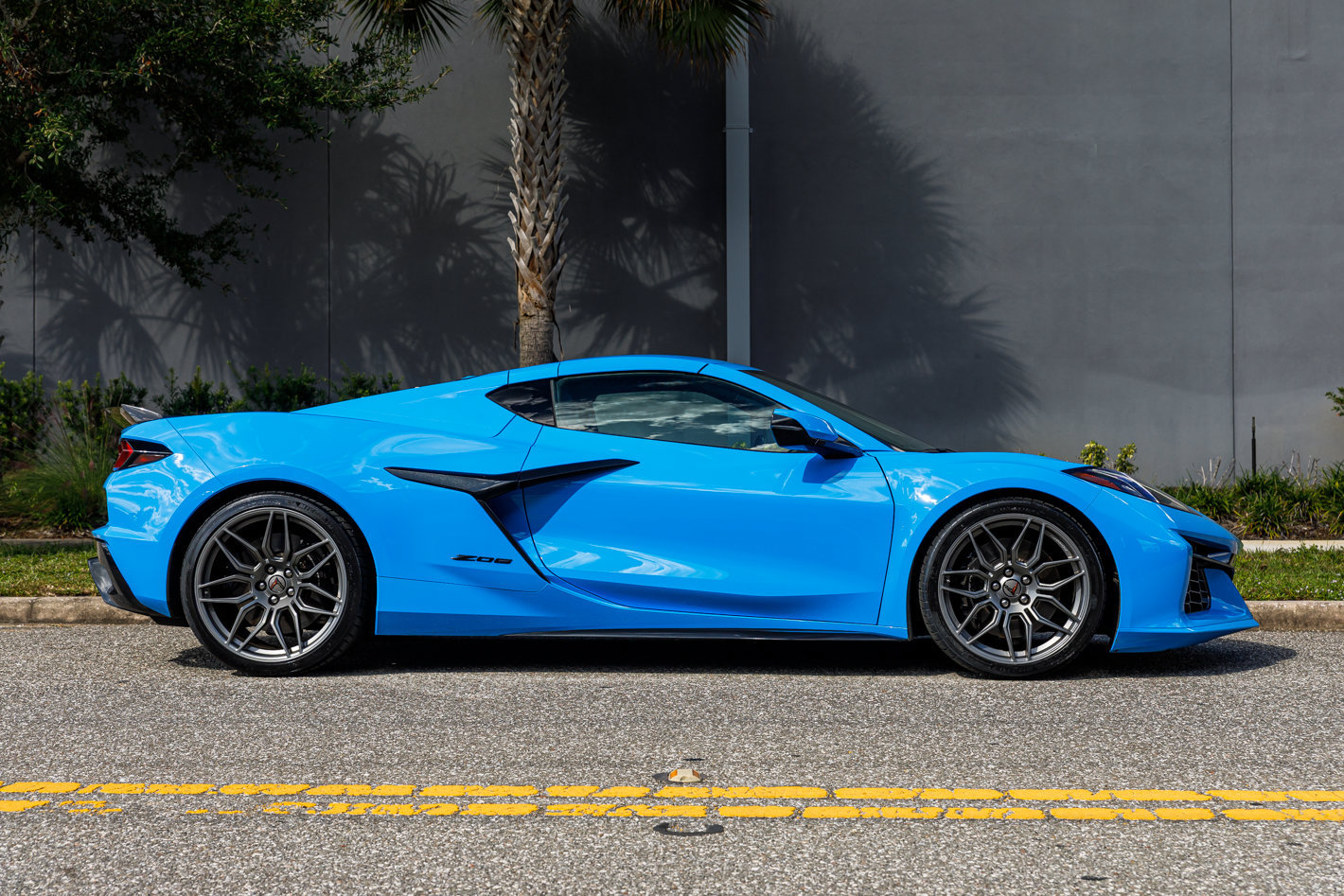Used 2025 Chevrolet Corvette Z06 RWD image 23