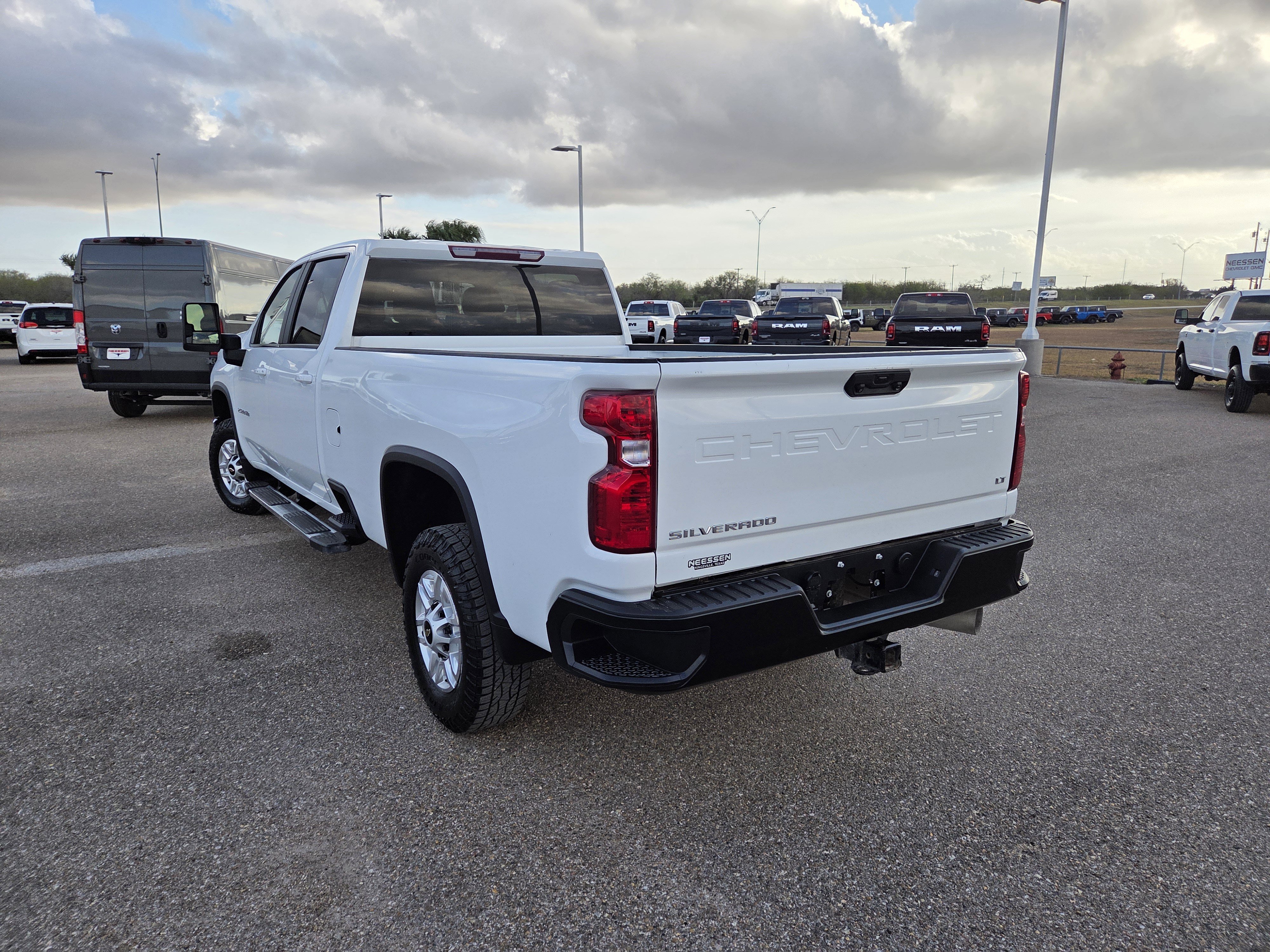 Used 2024 Chevrolet Silverado 2500 LT image 5