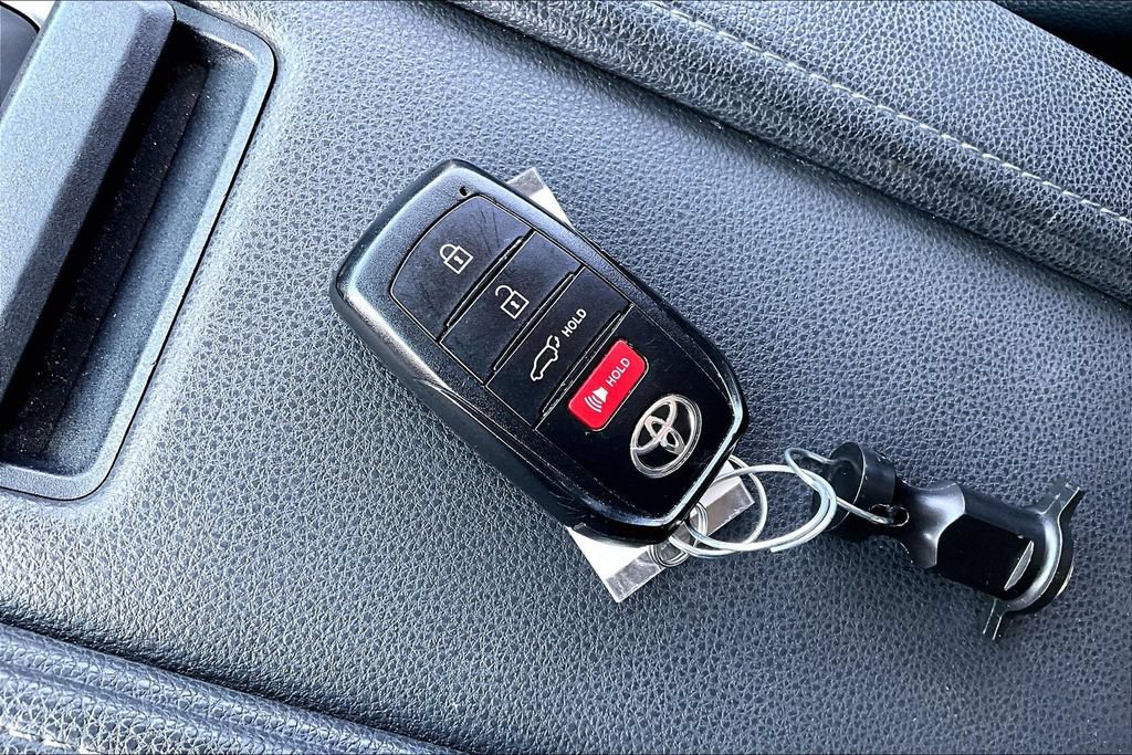 Used 2025 Toyota Grand Highlander AWD image 12