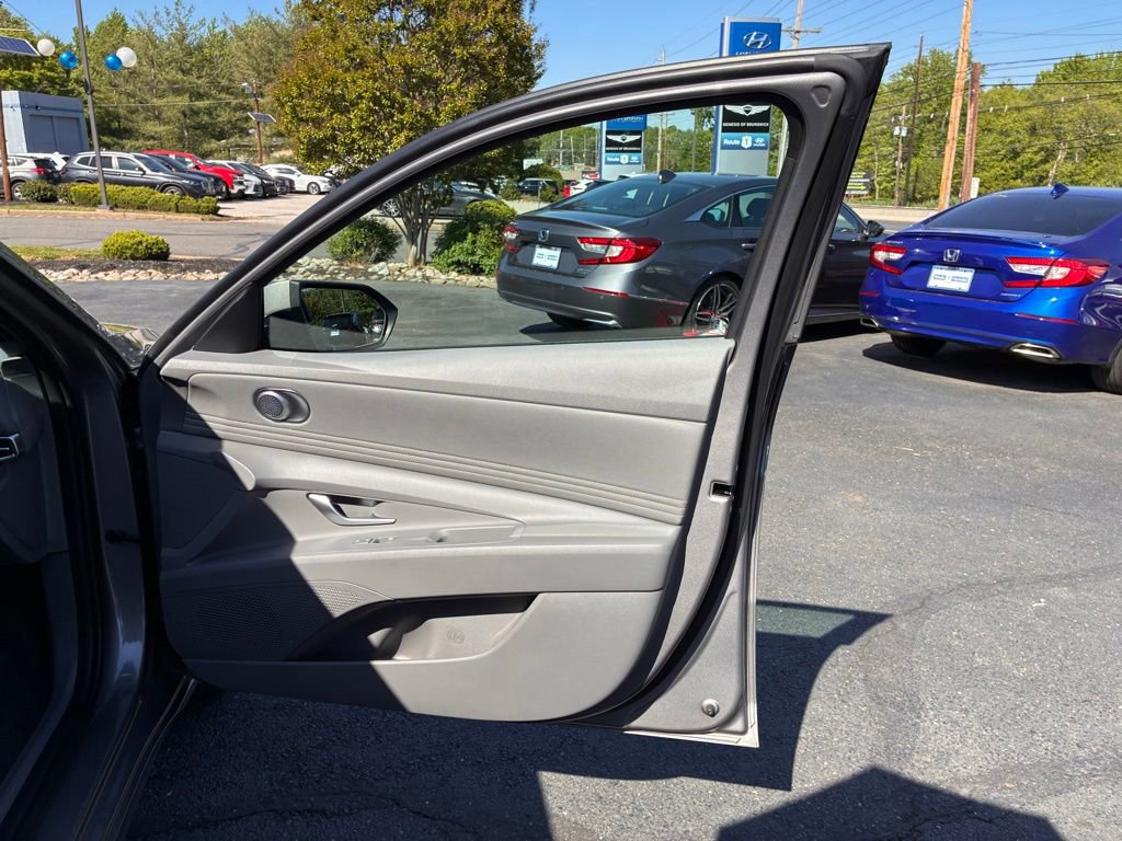 Used 2023 Hyundai Elantra SEL w/ Convenience Package FWD image 44