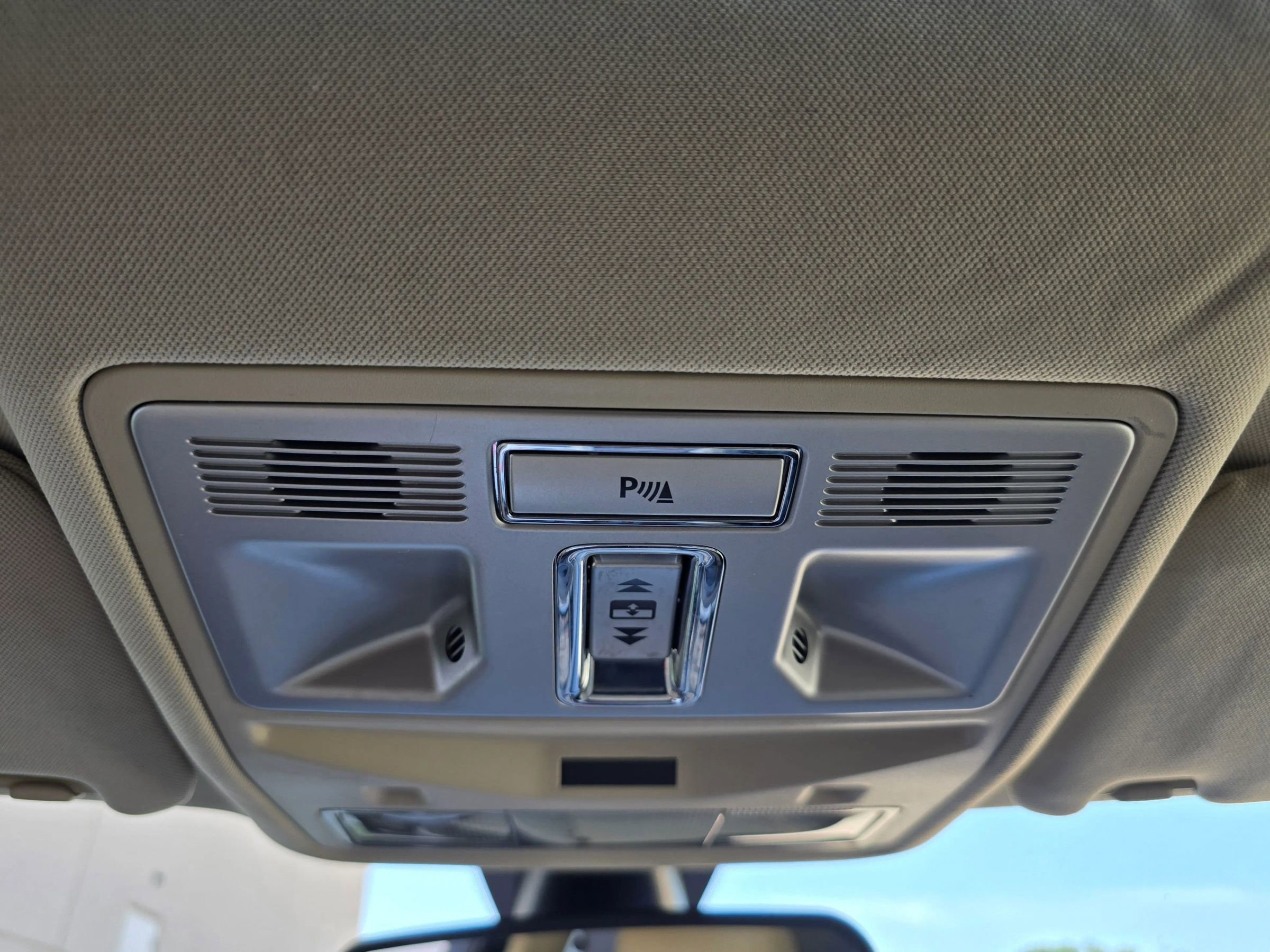 Used 2013 Jaguar XF RWD image 39