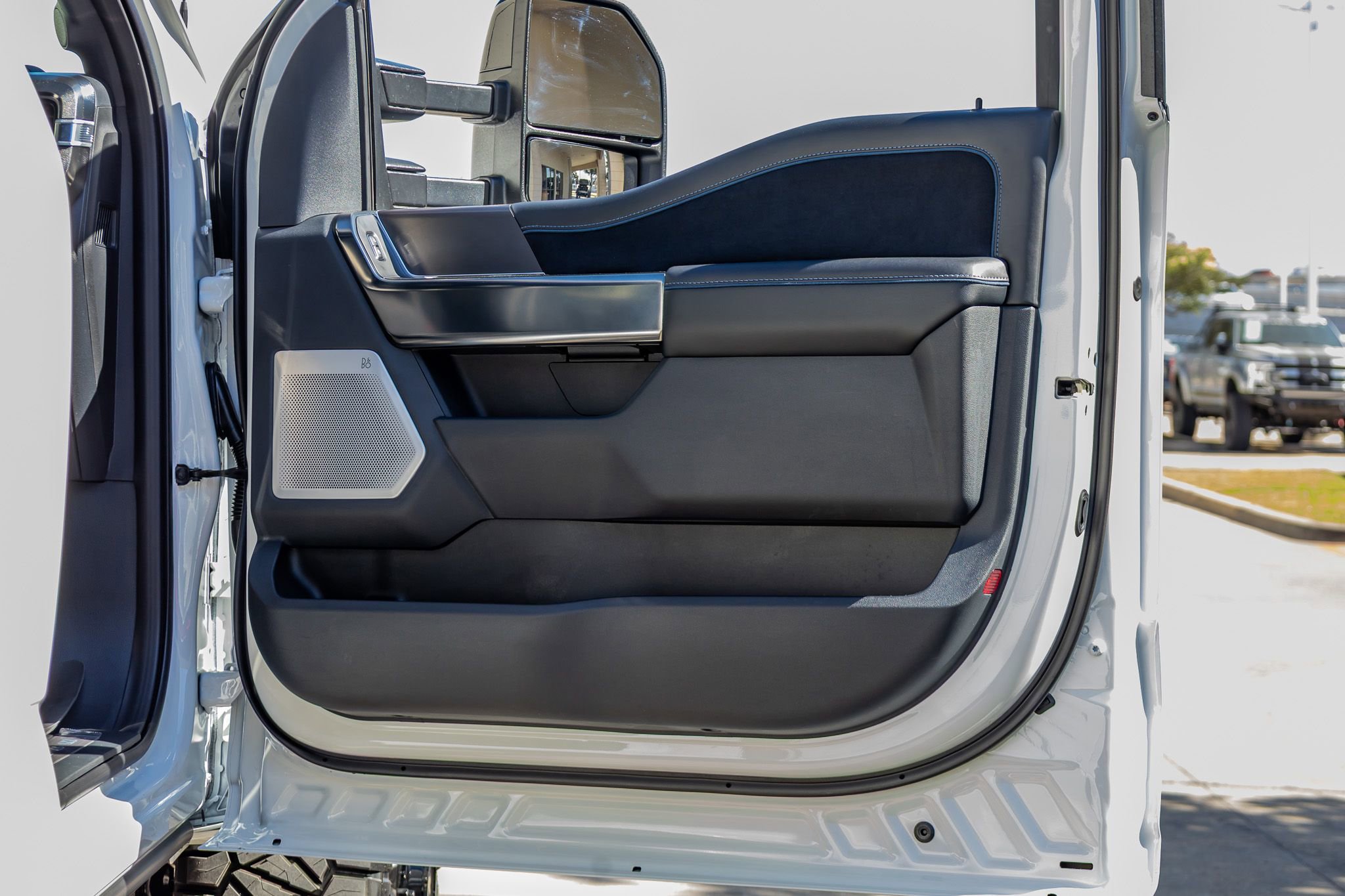 Used 2026 Ford F450 Platinum w/ FX4 Off-Road Package image 36
