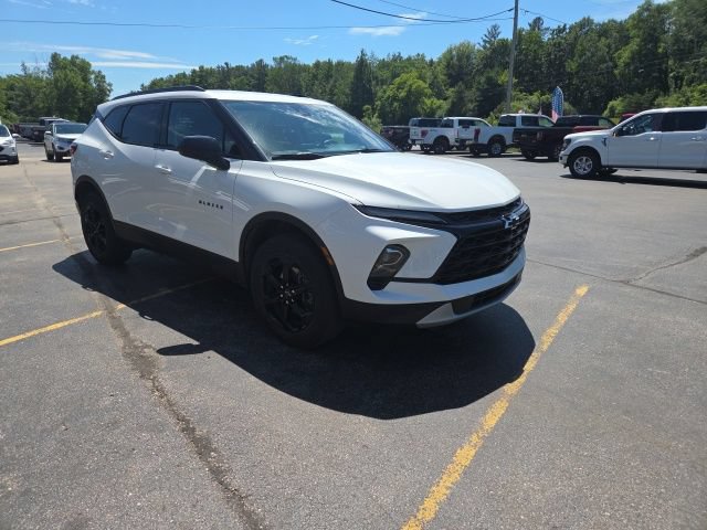 Used 2023 Chevrolet Blazer LT w/ Convenience Package AWD/4WD image 3