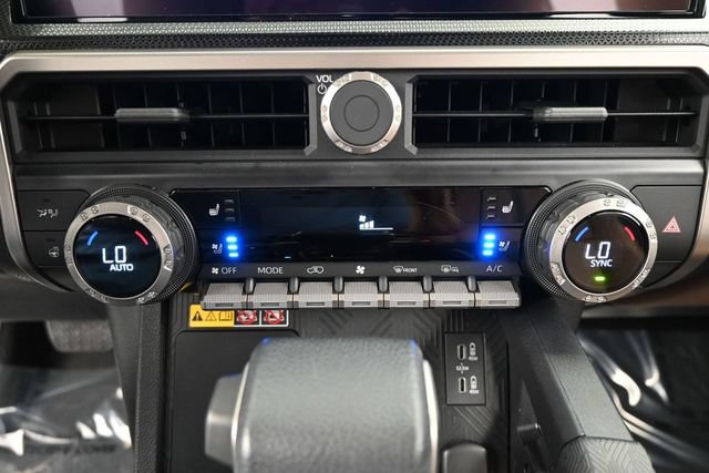 Used 2025 Toyota 4Runner Limited AWD/4WD image 14
