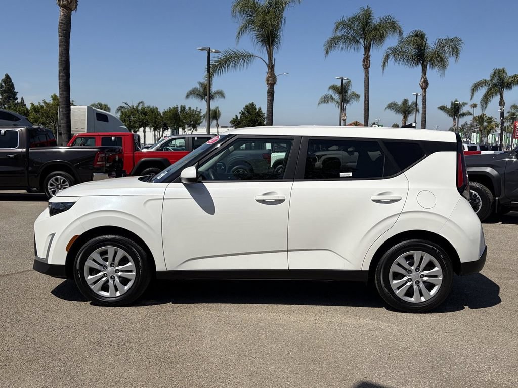 Used 2025 Kia Soul LX FWD image 41