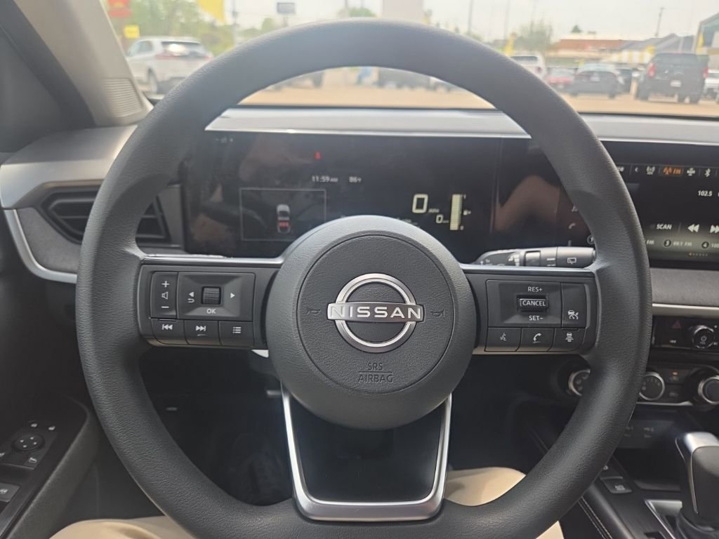 Used 2025 Nissan Kicks SV AWD/4WD image 18