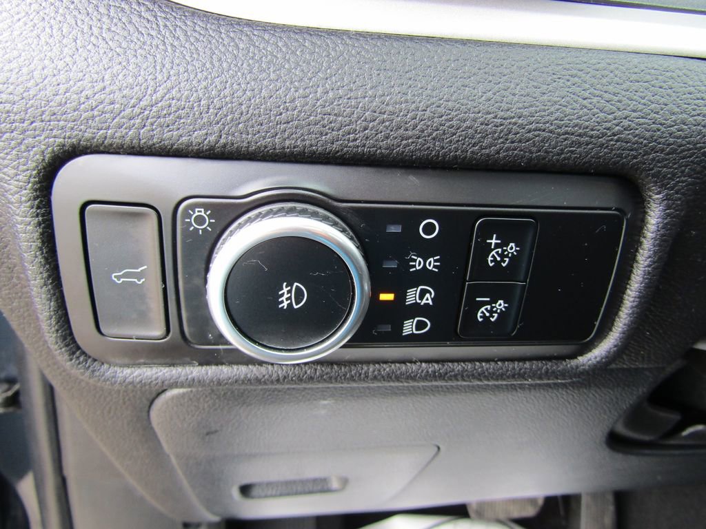 Used 2024 Ford Explorer XLT w/ Equipment Group 202A AWD/4WD image 20