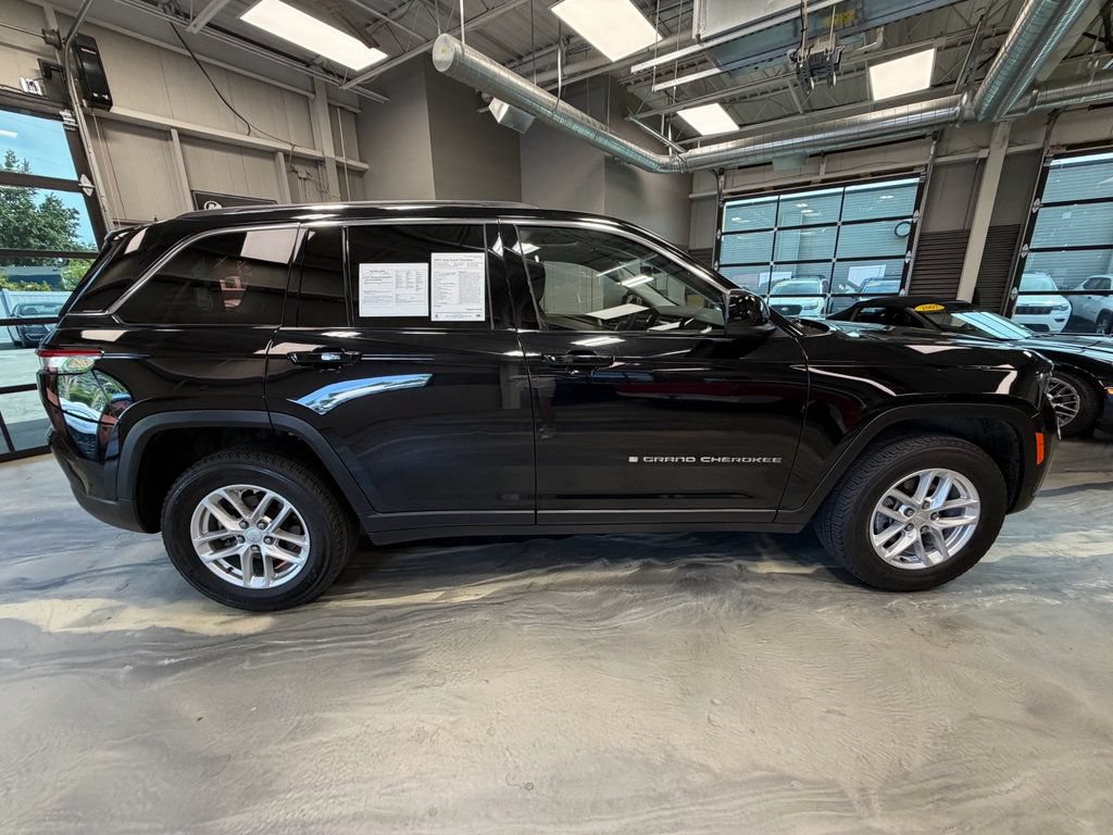 Used 2023 Jeep Grand Cherokee Laredo w/ Luxury Tech Group I AWD/4WD image 31