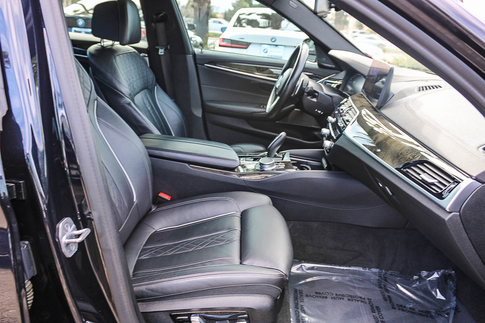 Used 2022 BMW M550i xDrive image 16