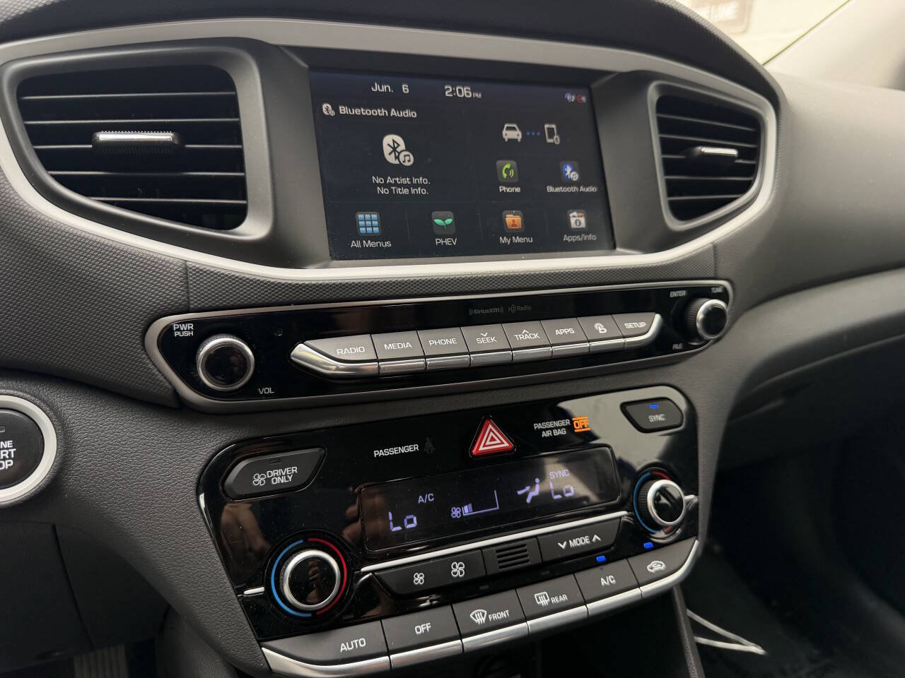 Used 2019 Hyundai Ioniq Plug-In Hybrid FWD image 17