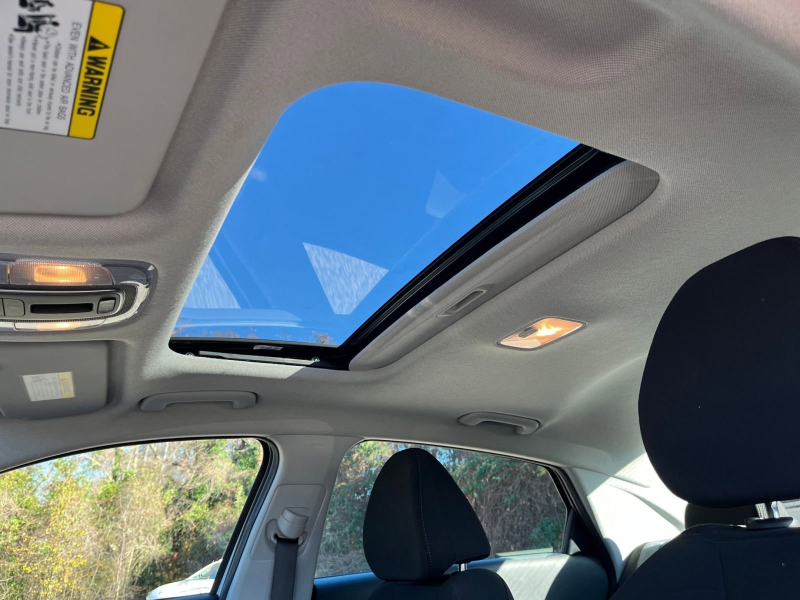 Used 2025 Hyundai Elantra SEL image 24