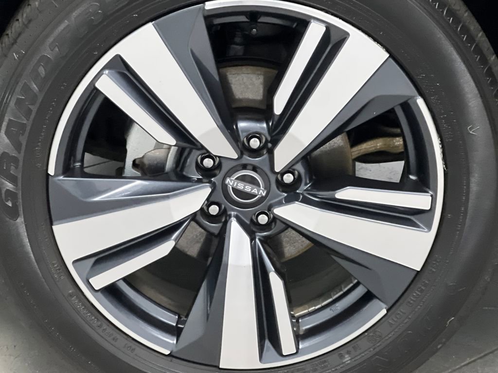 Used 2025 Nissan Rogue SL image 64