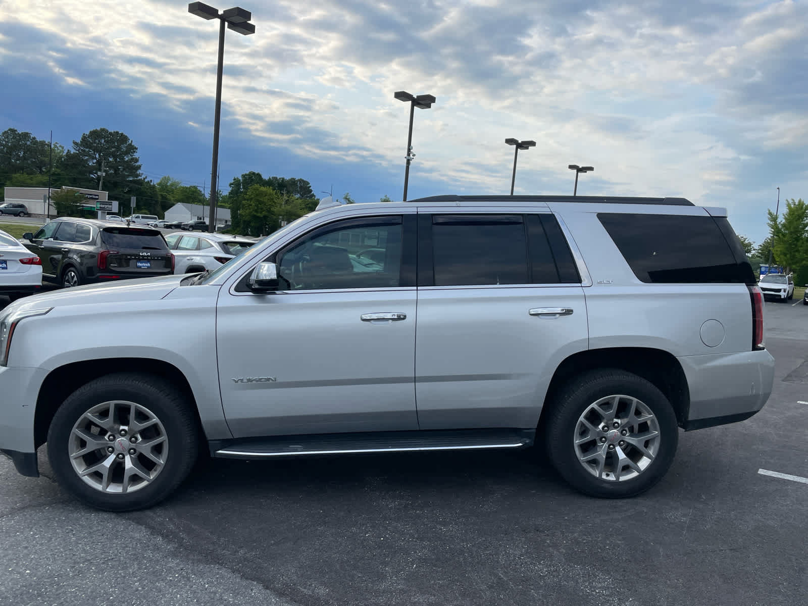 Used 2018 GMC Yukon SLT AWD/4WD image 5