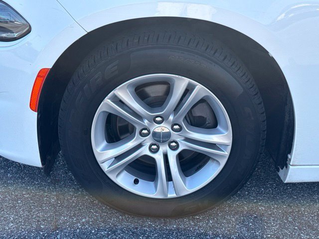 Used 2019 Dodge Charger SXT RWD image 21