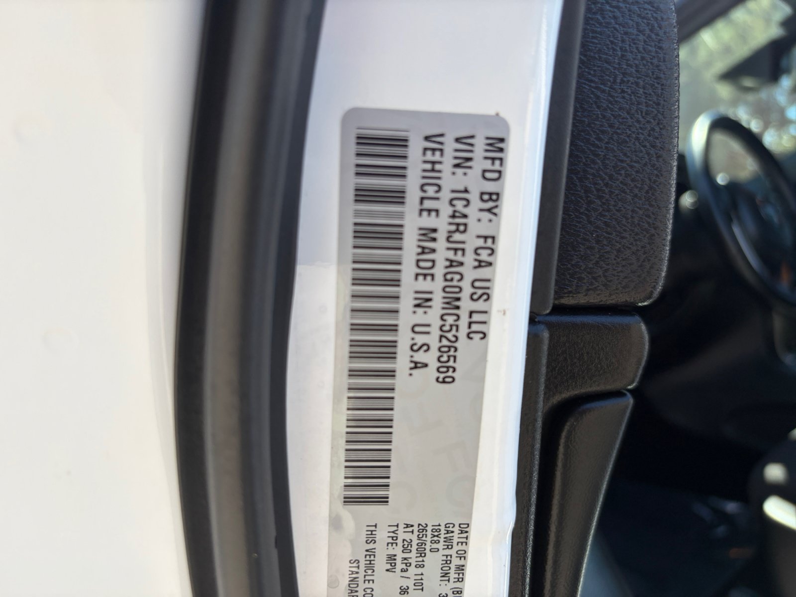 Used 2021 Jeep Grand Cherokee Laredo AWD/4WD image 34