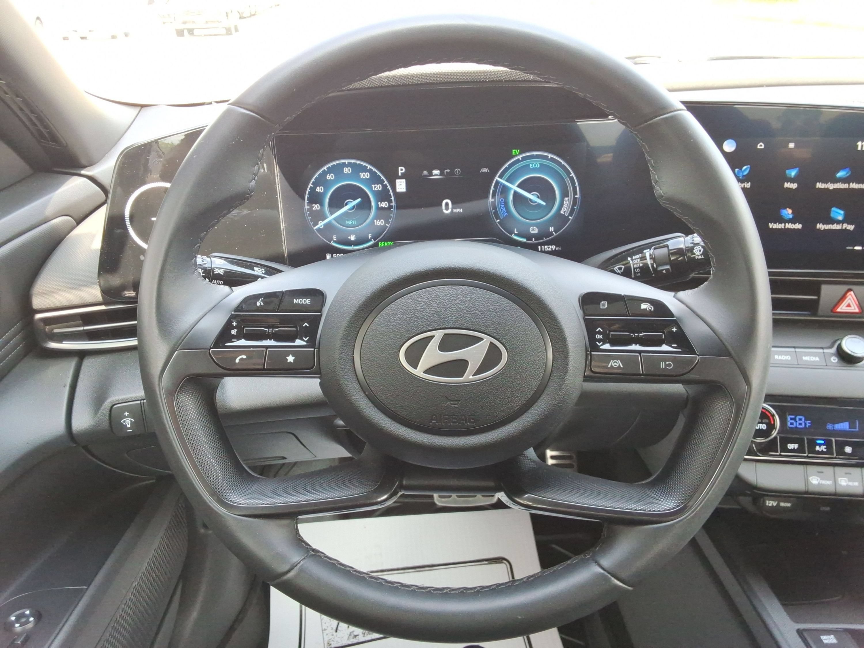 Used 2025 Hyundai Elantra SEL FWD image 11