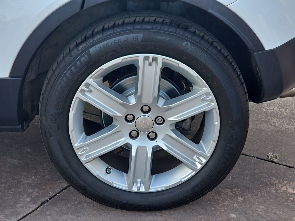 Used 2015 Land Rover Range Rover Evoque Pure Premium image 40