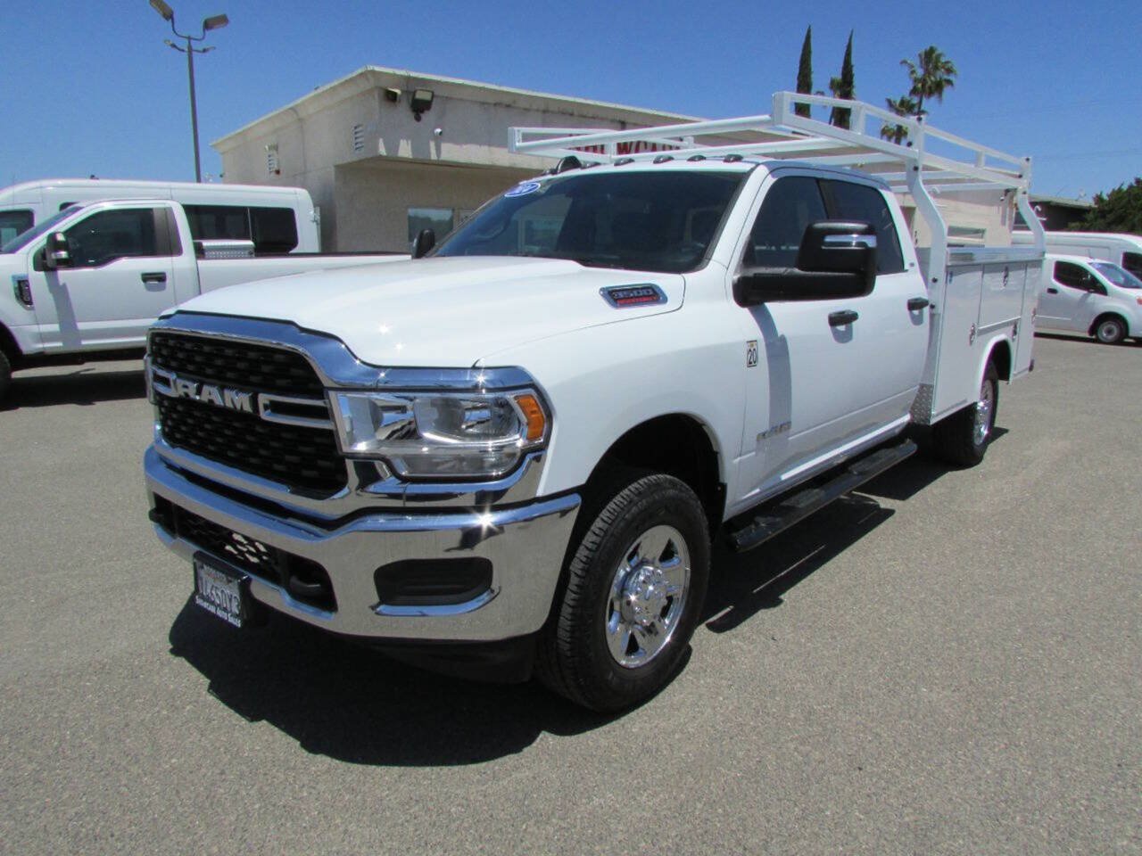 Used 2024 RAM 3500 SLT AWD/4WD image 4