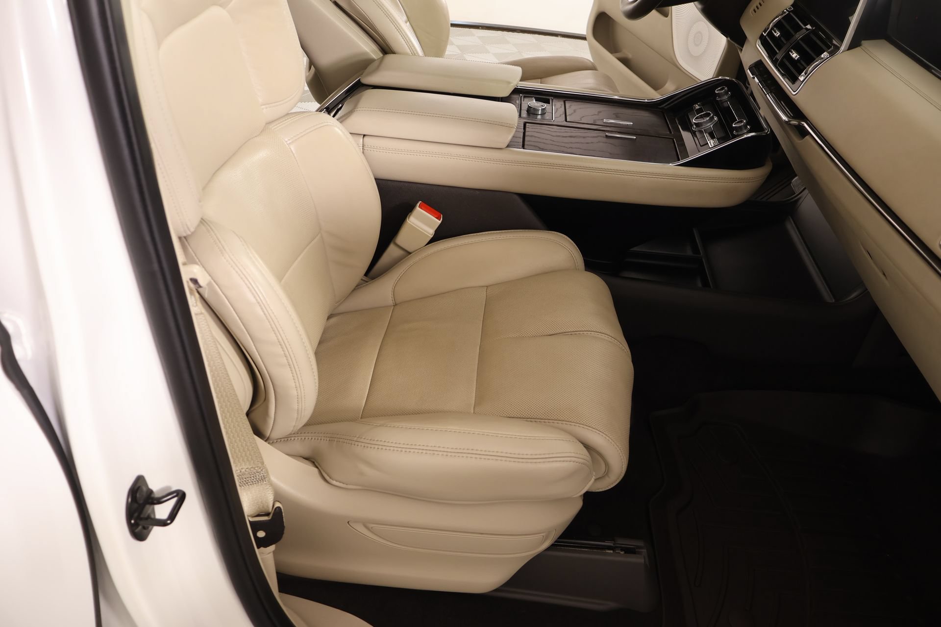 Used 2020 Lincoln Navigator Reserve w/ Equipment Group 208A Reserve AWD/4WD image 15