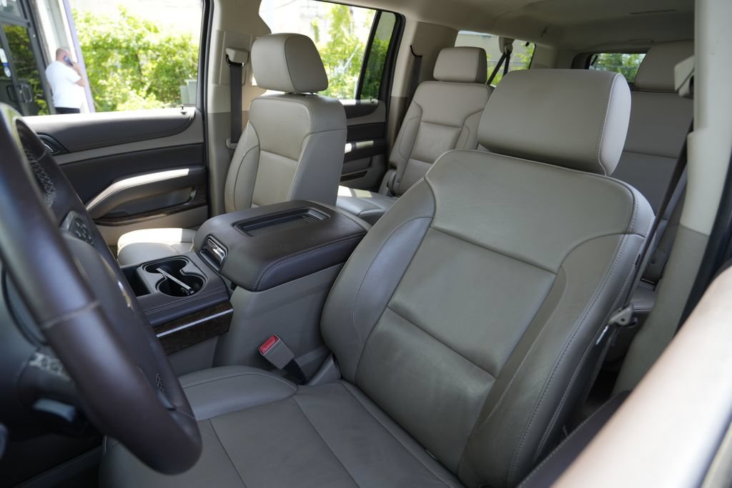 Used 2018 Chevrolet Suburban LT w/ LT Signature Package RWD image 24