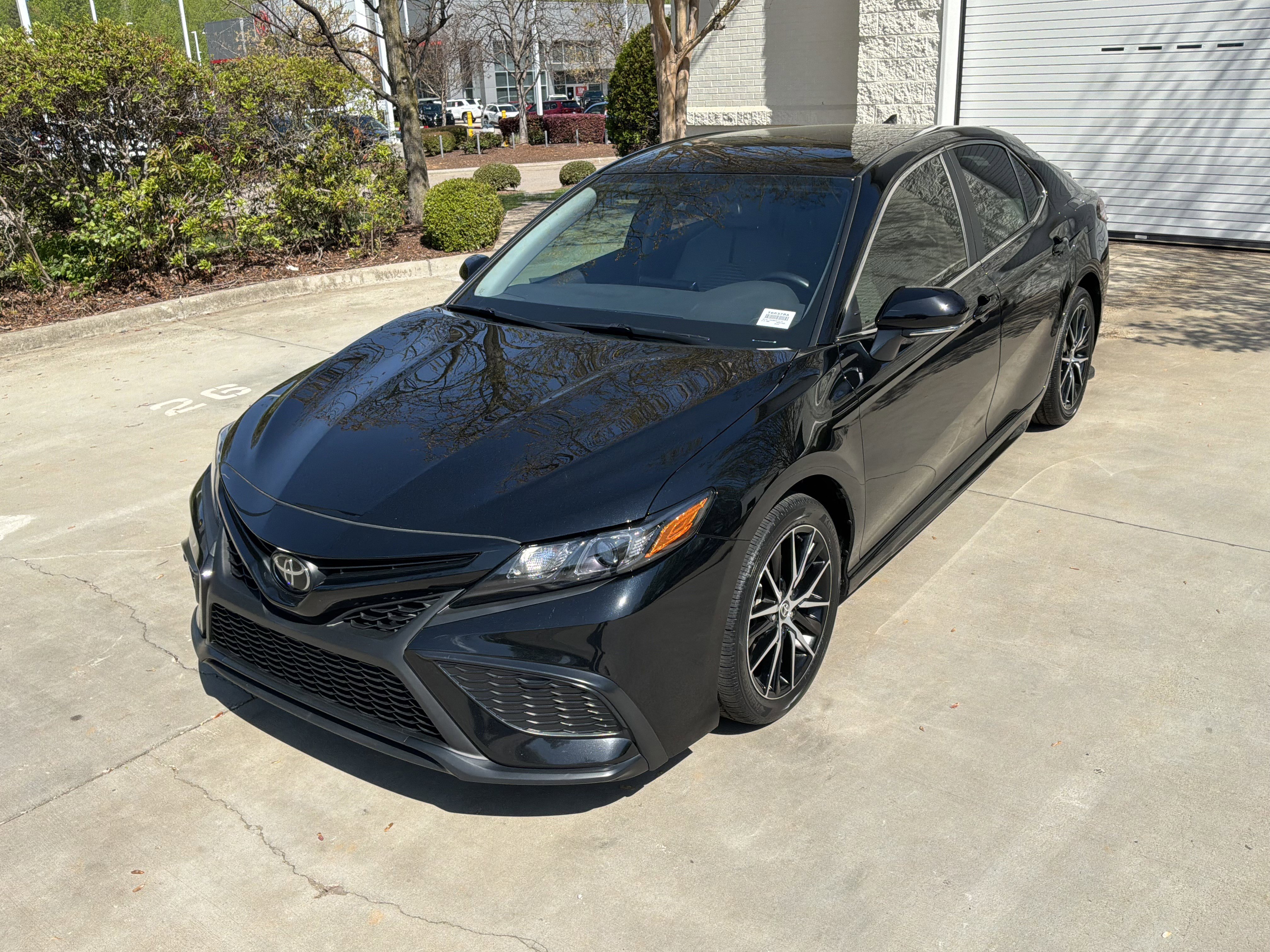 Used 2024 Toyota Camry SE FWD image 5
