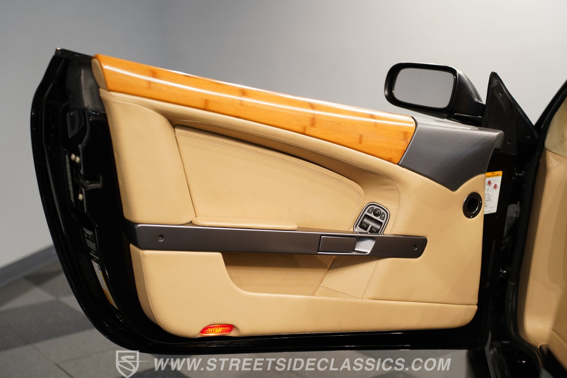Used 2007 Aston Martin DB9 Volante RWD image 38
