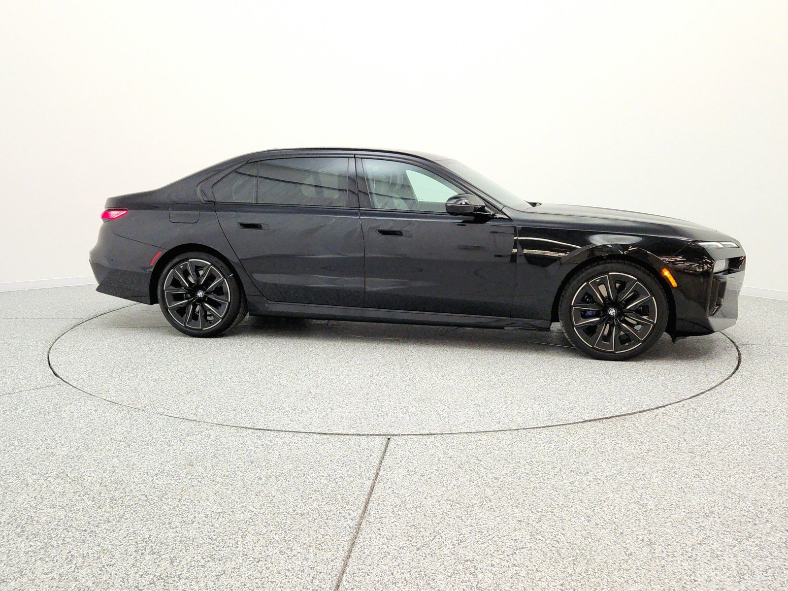 Used 2025 BMW 740i RWD image 4
