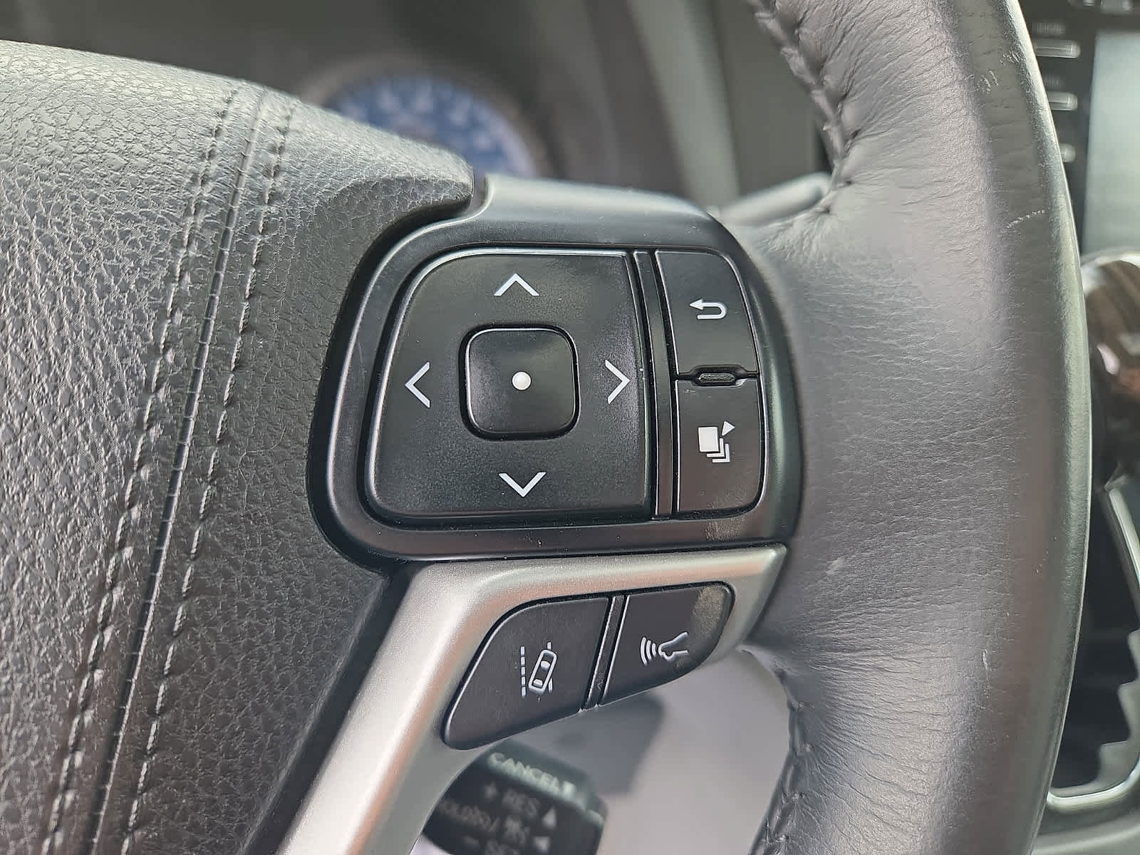 Used 2018 Toyota Sienna XLE FWD image 24