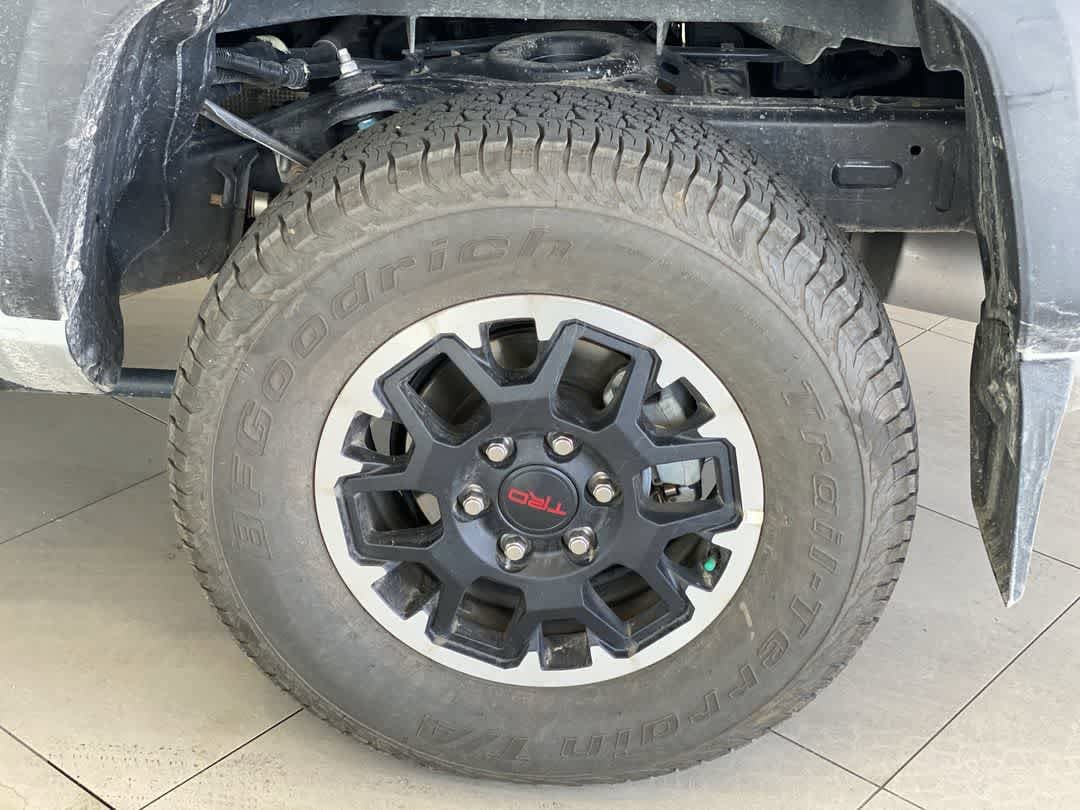 Certified 2025 Toyota Tacoma TRD Off-Road AWD/4WD image 12