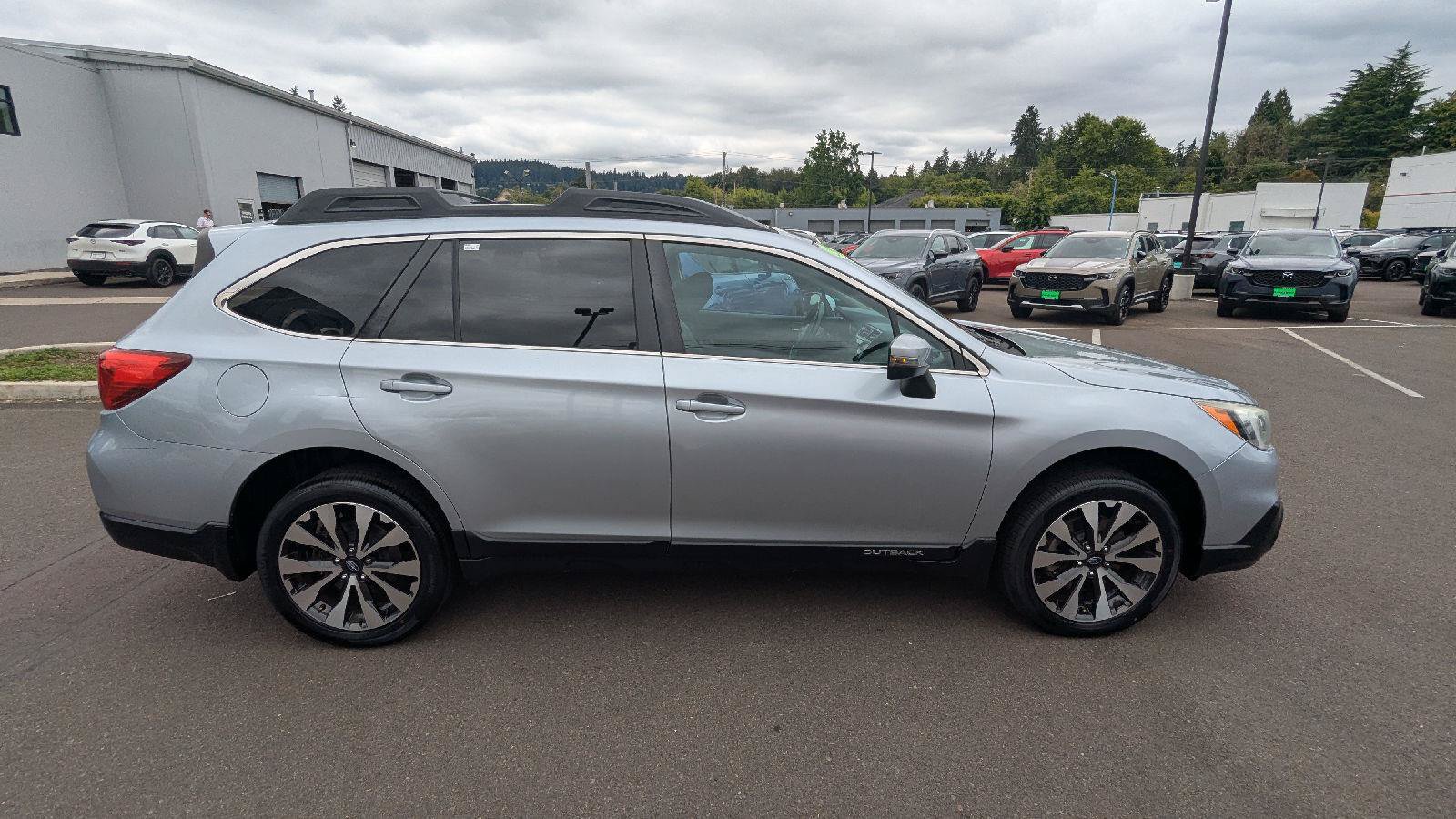 Used 2016 Subaru Outback 2.5i Limited AWD/4WD image 7