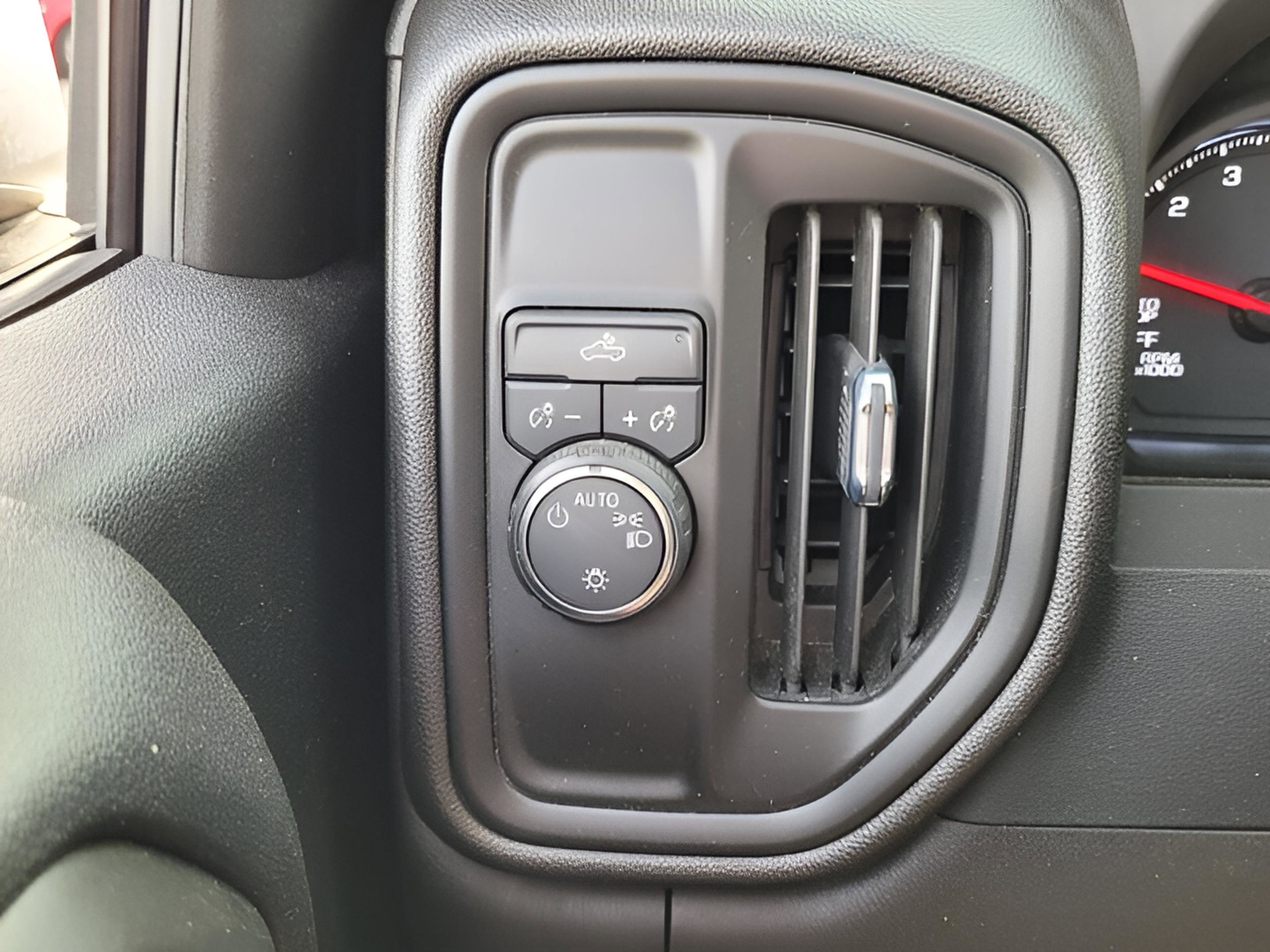 Used 2022 Chevrolet Silverado 1500 Custom image 29