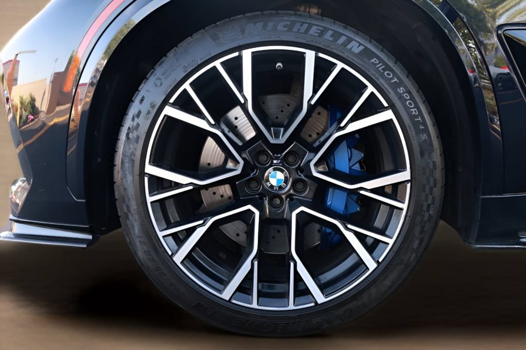 Used 2020 BMW X5 M Competition w/ Executive Package AWD/4WD image 32