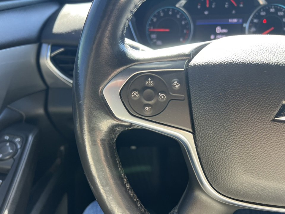 Used 2022 Chevrolet Traverse LT image 23