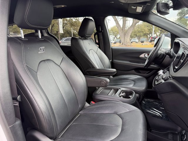 Used 2020 Chrysler Pacifica Touring-L w/ Advanced Safetytec Group image 15