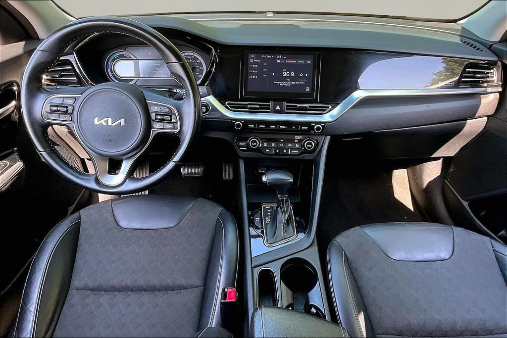 Used 2022 Kia Niro LXS FWD image 9