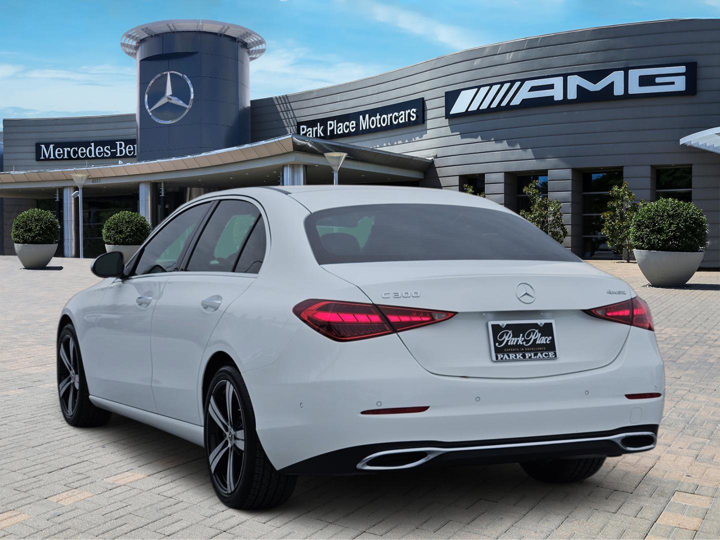 Used 2025 Mercedes-Benz C 300 4MATIC Sedan image 4