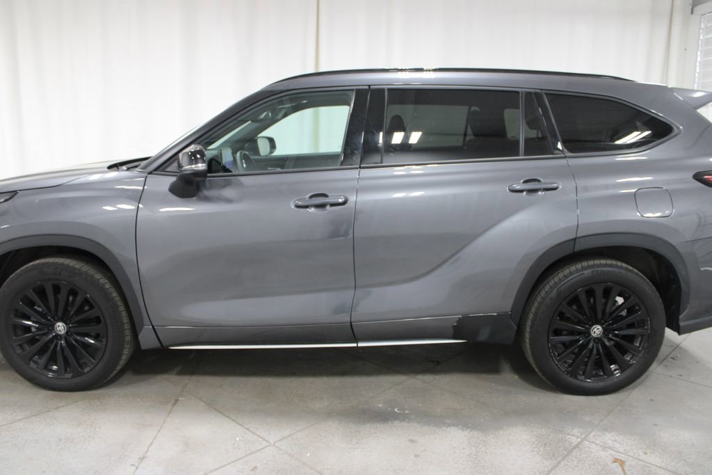 Used 2025 Toyota Highlander XSE image 6