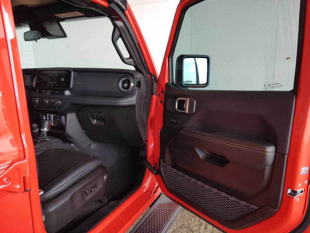 Used 2025 Jeep Gladiator Sport AWD/4WD image 10