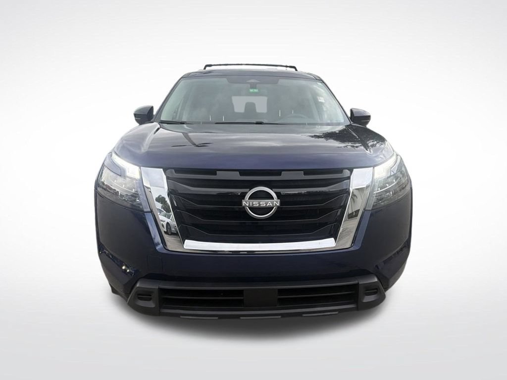 Used 2024 Nissan Pathfinder SV FWD image 2