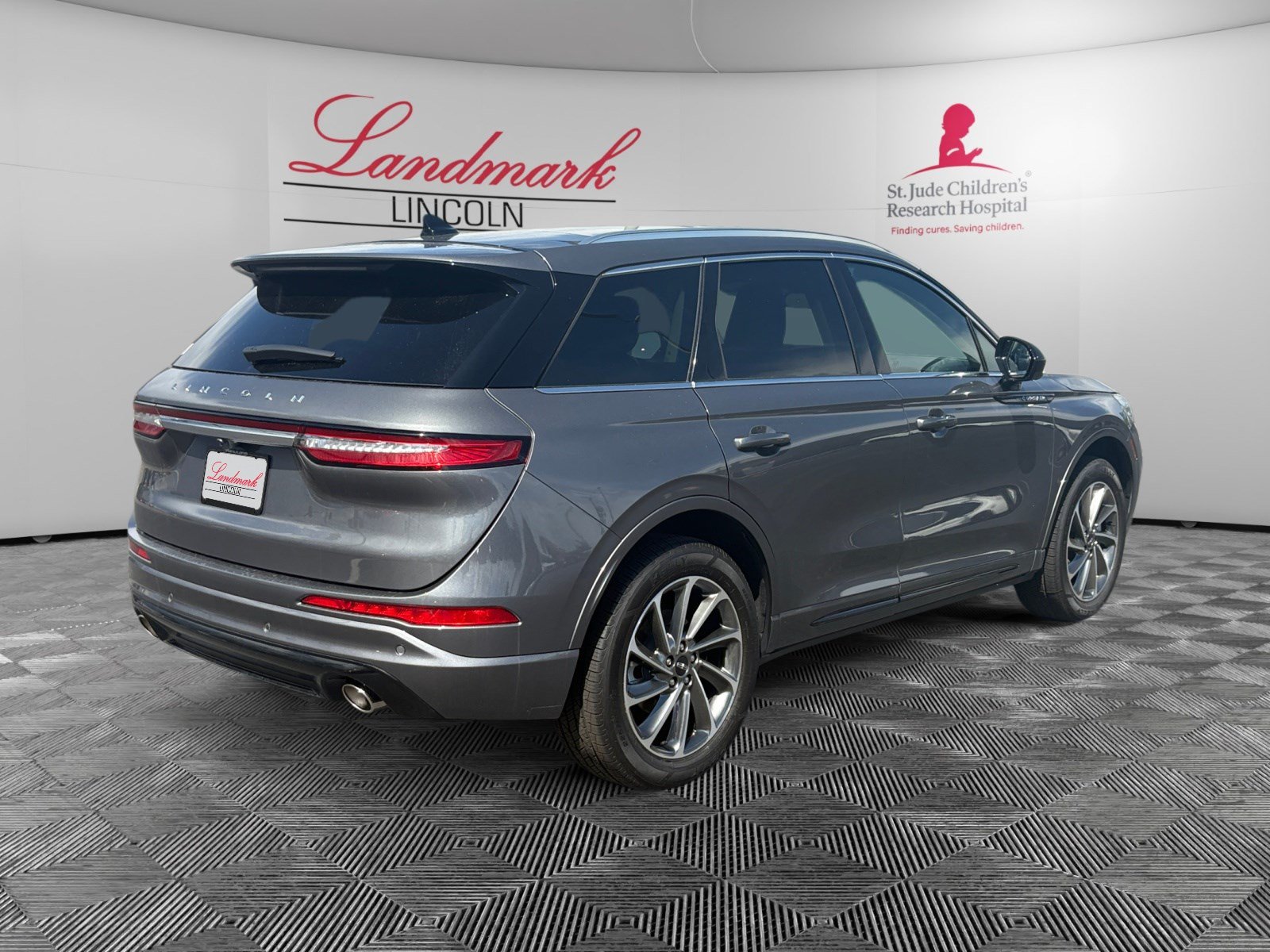 Certified 2024 Lincoln Corsair Grand Touring AWD/4WD image 5