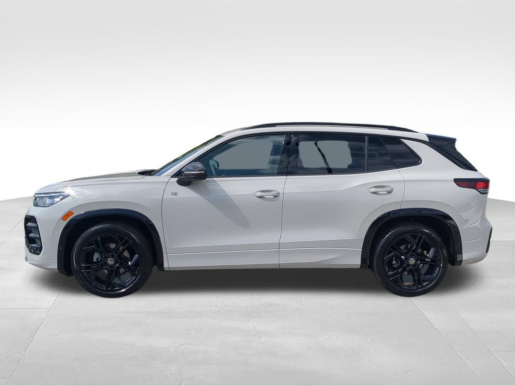 Certified 2026 Volkswagen Tiguan SE R-Line FWD image 6