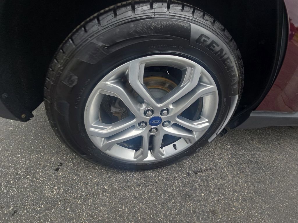 Used 2018 Ford Edge Titanium w/ Equipment Group 302A AWD/4WD image 10