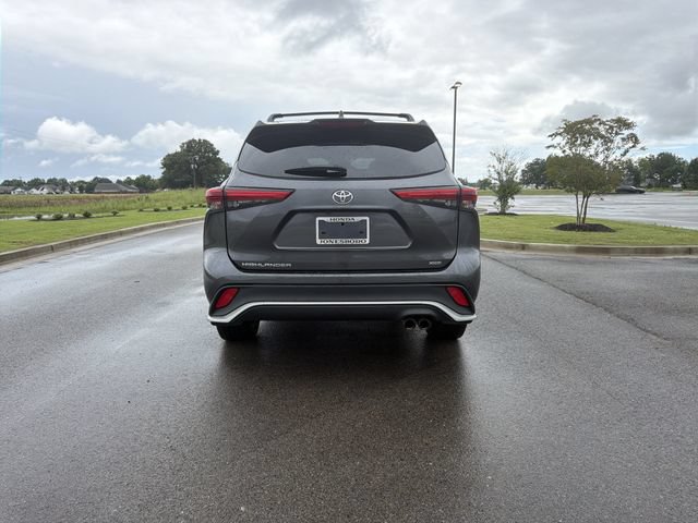Used 2021 Toyota Highlander XSE FWD image 4