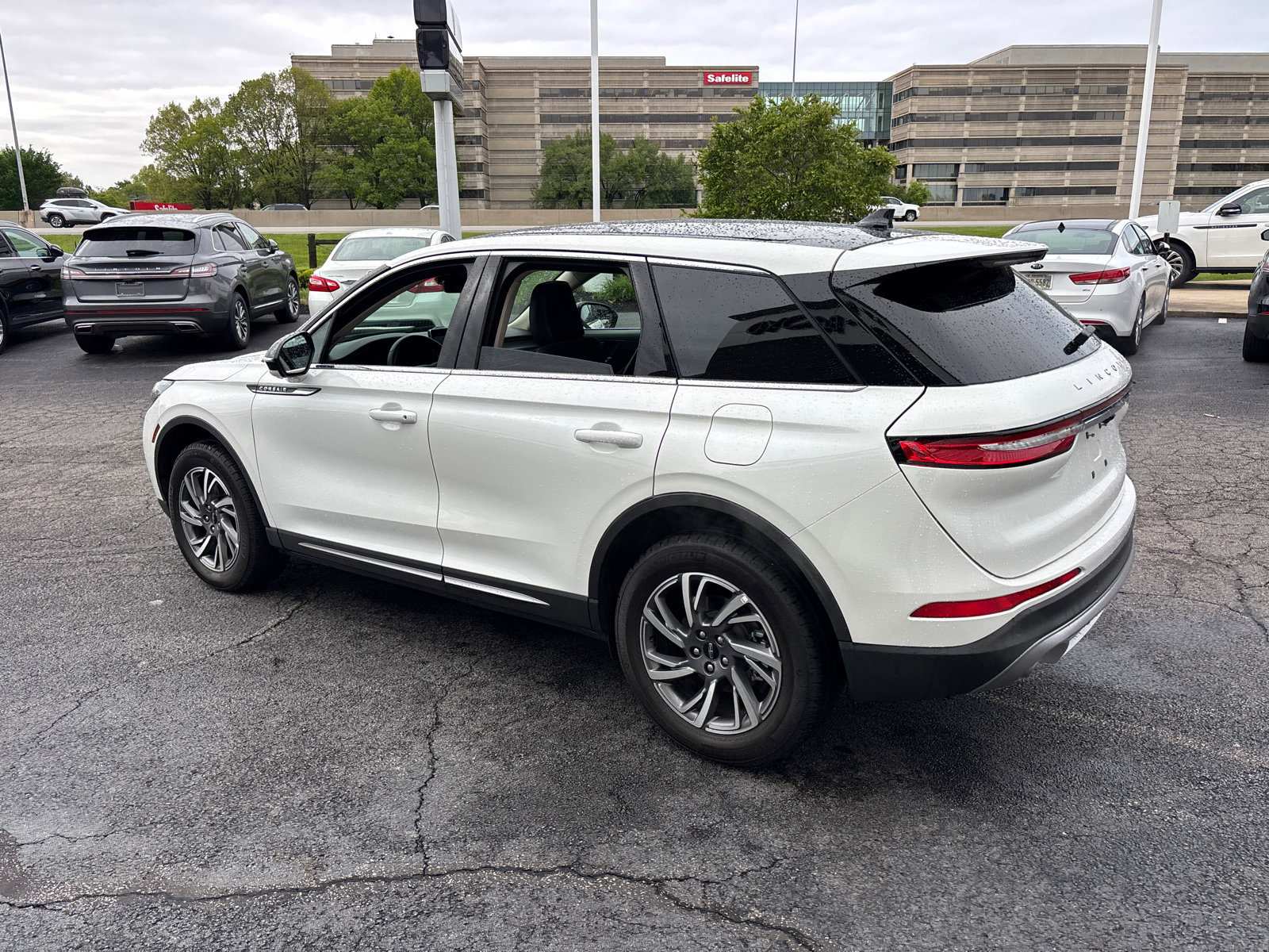 Certified 2024 Lincoln Corsair AWD w/ Equipment Group 101A image 5