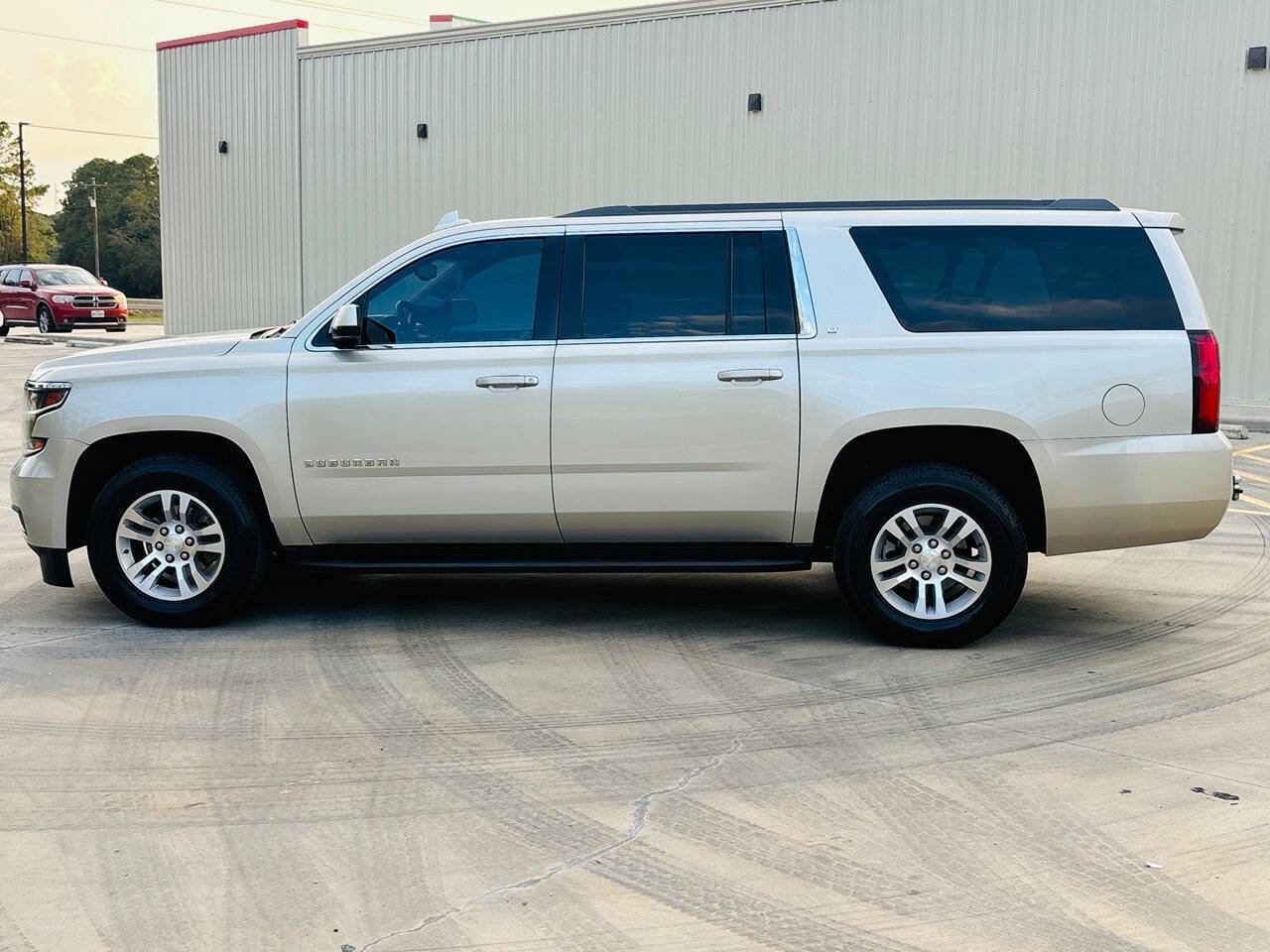 Used 2016 Chevrolet Suburban LT image 6