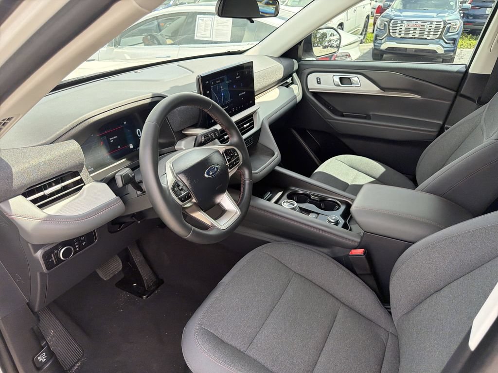 Used 2025 Ford Explorer Active RWD image 20