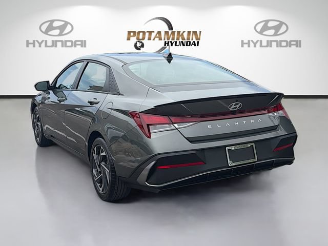 Certified 2025 Hyundai Elantra Sport FWD image 7